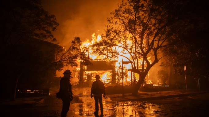 Firefighters, la wildfire